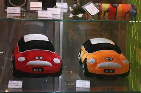 Модное кафе плюс автосалон