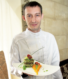 Жареный цуккини с морковным пюре и крем-соусом из петрушки