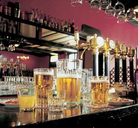 Пивная кружка — бокалу подружка