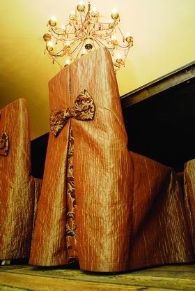 Трон для гостя