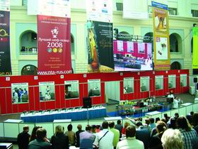 Ресторанный салон изобиловал событиями