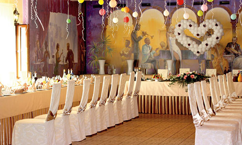 Торжественное покрытие столов для торжественного мероприятия