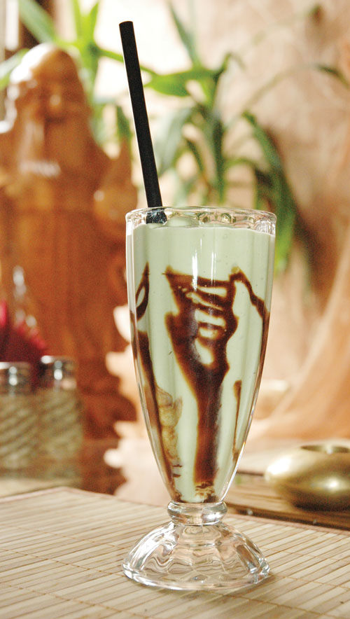 Традиционный коктейль из авокадо от Касуна Ганегоды, шеф-повара гранд-кафе мексиканской и итальянской кухни Viva la Vita