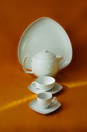 Изысканный банкет начинается с посуды