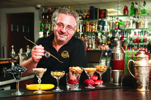 «МЕТРО Кэш энд Керри» выпустила книгу  «Миксология: 100 коктейлей от президента Б.А.Р.»