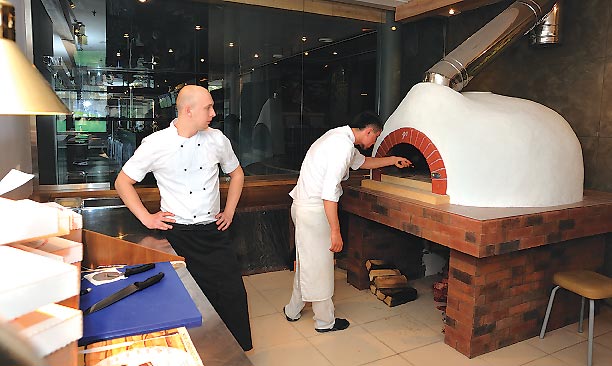 Модная тенденция — печь на древесном угле