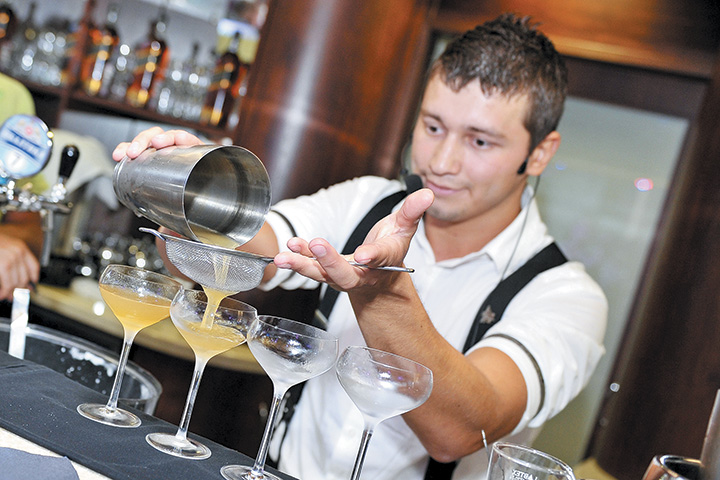 Работа бармена схожа с работой мастера купажа