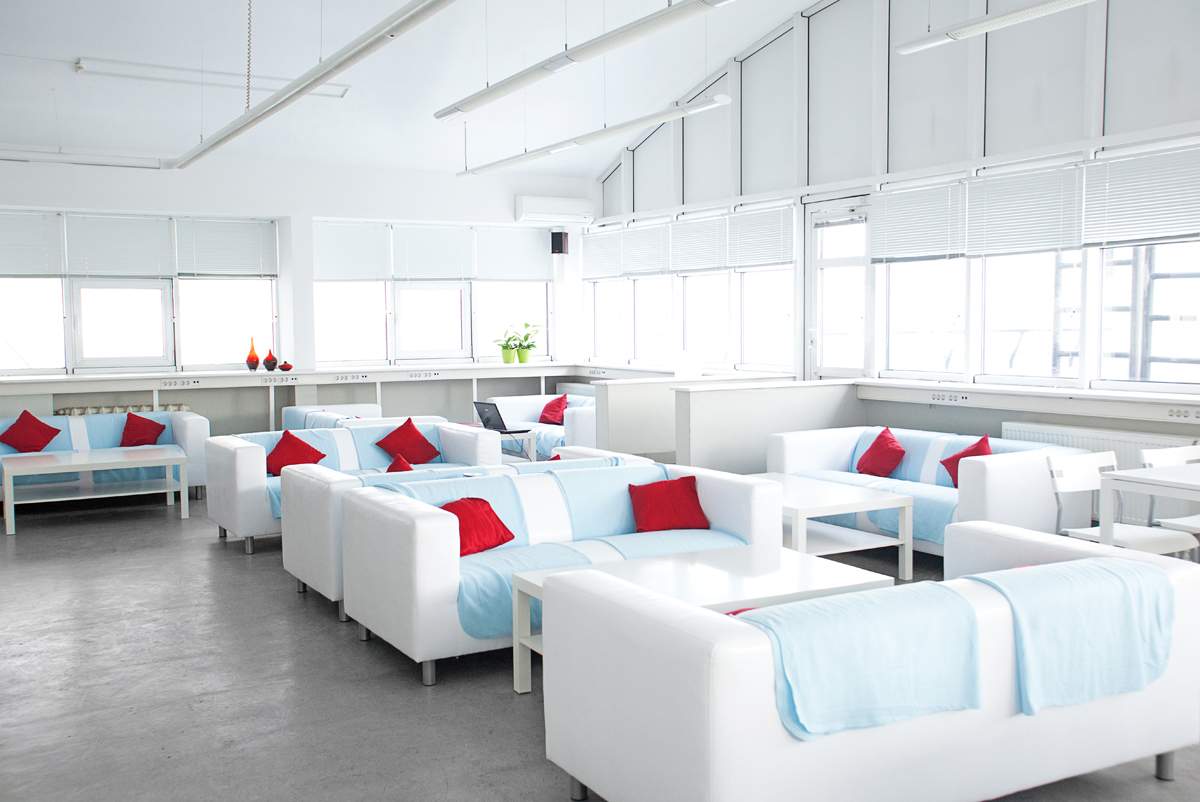 В Москве открылся клуб- кафе,  где платить надо только за пребывание