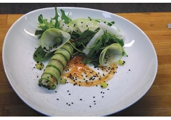 Салат с крабом в ролле из огурца