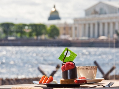 В Петербурге летние кафе откроют на третьем этапе снятия ограничений