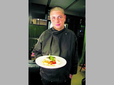 Палтус с запеченным болгарским перцем и апельсиновым соусом