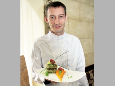 Жареный цуккини с морковным пюре и крем-соусом из петрушки