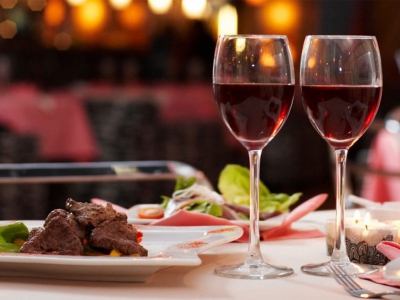 Как посещают рестораны в Петербурге, а как в Москве