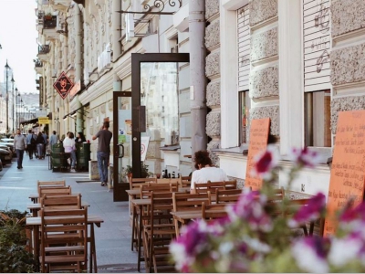 Рестораторы Рубинштейна начали эксперимент по саморегулированию порядка на главной ресторанной улице Петербурга