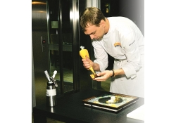 Десерт «Русский осенний лес» от Ивана Березуцкого, шеф-повара ресторана PMI Bar