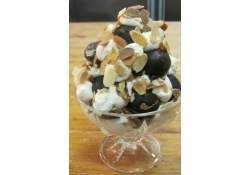 Десерт «Графские развалины» с калифорнийским черносливом и орехом пекан