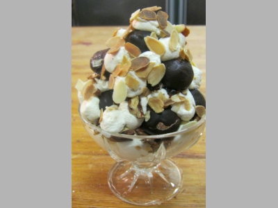 Десерт «Графские развалины» с калифорнийским черносливом и орехом пекан