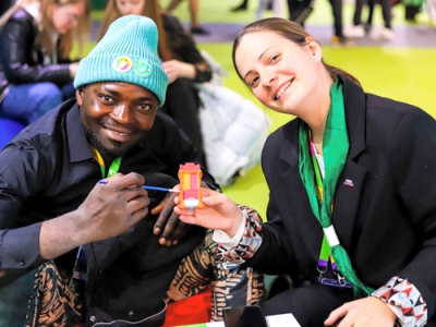 Участники Всемирного Фестиваля молодёжи создали «Окна мира» с мастерами гостеприимства