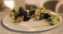 Постный салат со свеклой и чиабаттой