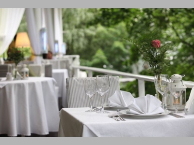 Постепенное открытие  ресторанов в России может начаться с летних веранд