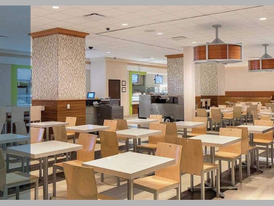 Смольный анонсировал скорое открытие фуд-кортов в Петербурге