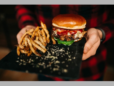 Москвичи через доставку предпочитают бургеры и роллы