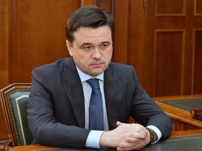 Губернатор Подмосковья готов открыть торговые центры и летние кафе