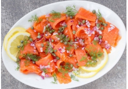 Слабосоленая красная рыба с джином а-ля «гравлакс»