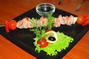 Шашлык из креветок в беконе