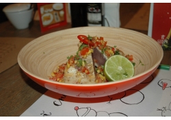 Стейк из альбакора с мексикано-тропической сальсой от Александра Бельковича, шеф-повара петербургского ресторана «Москва», и Якова Александрова, руководителя отдела продаж HoReCa компании «Новая Аляска»