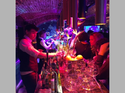 Джин поделился брендом с гастобаром