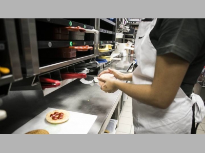 McDonald's открыл первый ресторан dark kitchen