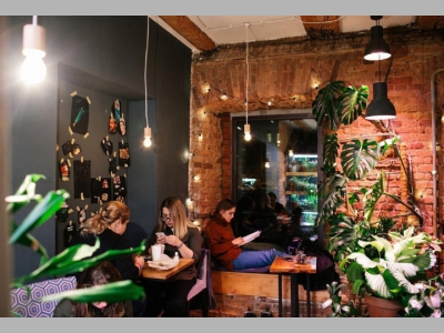 Первое в России инклюзивное кафе открылось в Петербурге