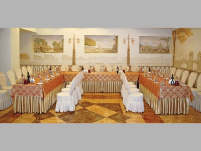 Надпись «Извините, сегодня кафе закрыто на банкет» сократит число постоянных гостей