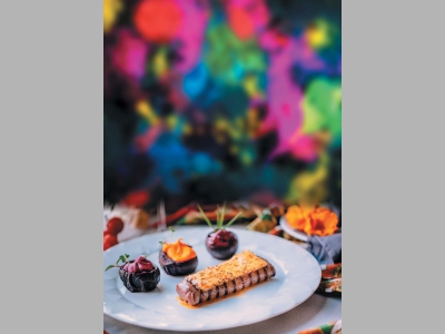 Оленина с маслом Cafe de Paris и свёклой с черносмородиновым конфитюром