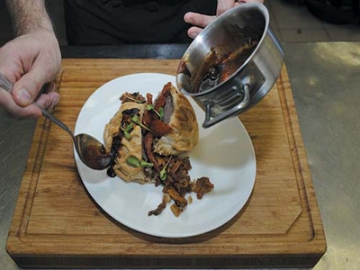 Говядина веллингтон с лисичками