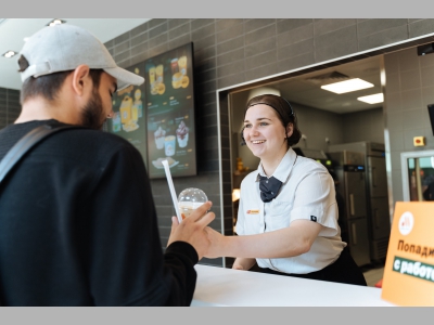 "Вкусно — и точка" объявила об открытии юбилейного предприятия в концепции кафе
