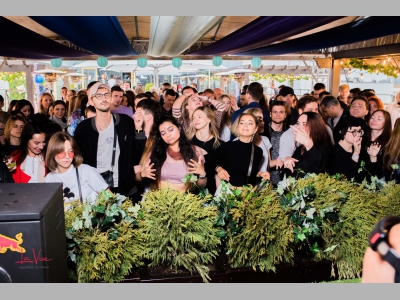 Дневная вечеринка на высоте 60 метров над Невой