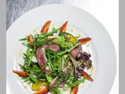 Салат с утиной грудкой от Ильи Воронова, бренд-шефа ресторана «СольФаСоль»