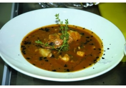 Тосканский суп из морепродуктов и пряных трав от Романа Степаненко, бренд-шефа европейской кухни московской компании «Система БИТ 2000»