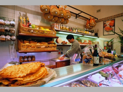 Оборот общественного питания в России продолжает расти