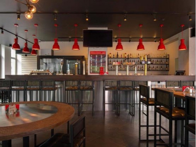 Восемнадцать ресторанов, кафе и баров открылись в Петербурге в июне