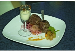 Телятина филированная со взваренной капустой от Александра Муравлева, шеф-повара московского ресторана «Зарубежье»