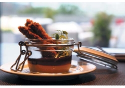 Печеночные пальчики с муссом из лука и смородиновым желе