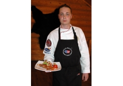 Королевские креветки-чили, сервированные томатами черри