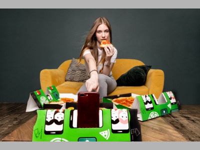Коробки для селфи от Delivery Club и «Папа Джонс»