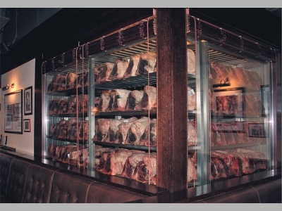 И гости ресторана, и просто прохожие заглянут к вам на огонёк открытой печи