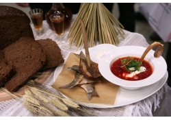 Борщ с жареными карасями от Владимира Мухина, бренд-шефа ресторанов «Кафе Булошная» и «Кафе Житная 10» (Москва)