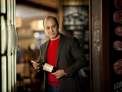 Один и без оружия: Ресторатор Сергей Миронов бросил вызов практике вымогания взяток с заведений