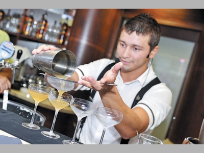 Работа бармена схожа с работой мастера купажа